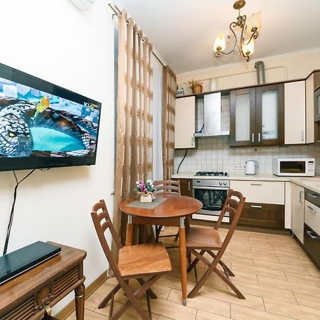 Квартира В Тихом Месте Шумного Мегаполиса Kiev Esterno foto